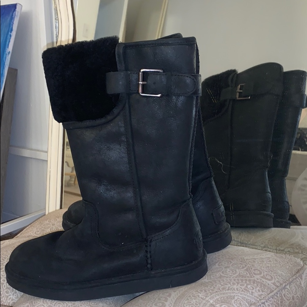 Black buckle uggs